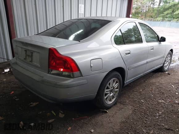 2004 Volvo S60 с VIN YV1RS61T842335279, выставлен на аукционе IAAI как лот 43434809 с пробегом 164 066 миль миль и . История ставок и продаж доступна на DreamBid. Изображение 4.