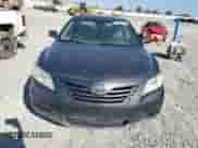 2007 Toyota Camry XLE z VIN 4T1BE46K17U679236, wystawiony jako Copart lot #86596175 z przebiegiem 260 775 mil mil oraz Czysty tytuł • Clean title. Historia ofert i sprzedaży dostępna na DreamBid. Obrazek 5.