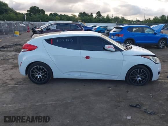 2014 Hyundai Veloster z VIN KMHTC6AD0EU204382, wystawiony jako IAAI lot #40287015 z przebiegiem 110 460 mil mil oraz . Historia ofert i sprzedaży dostępna na DreamBid. Obrazek 14.