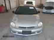 2000 Dodge Neon Highline z VIN 1B3ES46C3YD810978, wystawiony jako IAAI lot #42736464 z przebiegiem 140 712 mil mil oraz . Historia ofert i sprzedaży dostępna na DreamBid. Obrazek 6.