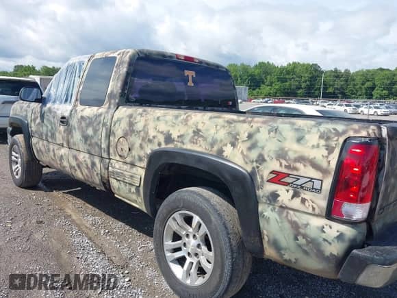 2005 Chevrolet Silverado 1500 Work Truck with VIN 1GCEK19V15Z101751, listed as a IAAI auction lot 42387202 with 332,808 mi miles and . Bid and sale history available at DreamBid. Image 14.