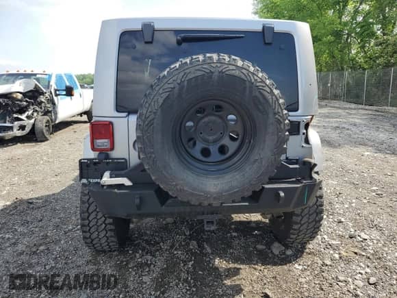 2014 Jeep Wrangler Sahara z VIN 1C4AJWBG0EL241643, wystawiony jako Copart lot #56491155 z przebiegiem 113 596 mil mil oraz Szkoda całkowita • Salvage title. Historia ofert i sprzedaży dostępna na DreamBid. Obrazek 6.