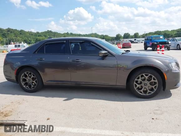 2016 Chrysler 300 S с VIN 2C3CCAGG9GH147960, выставлен на аукционе IAAI как лот 42691867 с пробегом 143 102 миль миль и . История ставок и продаж доступна на DreamBid. Изображение 13.