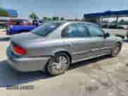 2004 Hyundai Sonata z VIN KMHWF25S24A985640, wystawiony jako Copart lot #63283325 z przebiegiem 235 372 mil mil oraz Szkoda całkowita • Salvage title. Historia ofert i sprzedaży dostępna na DreamBid. Obrazek 3.
