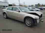 2008 Chrysler 300 Limited с VIN 2C3KK33G98H281160, выставлен на аукционе Copart как лот 74582974 с пробегом 109 385 миль миль и Списание • Salvage title. История ставок и продаж доступна на DreamBid. Изображение 4.