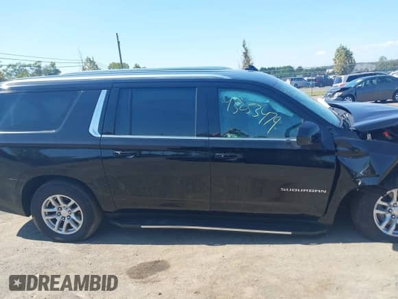 2023 Chevrolet Suburban LS z VIN 1GNSKBKD3PR165715, wystawiony jako IAAI lot #43253479 z przebiegiem 132 431 mil mil oraz . Historia ofert i sprzedaży dostępna na DreamBid. Obrazek 13.
