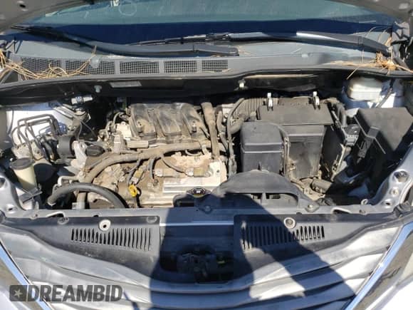 2011 Toyota Sienna XLE z VIN 5TDDK3DC0BS002705, wystawiony jako Copart lot #87119815 z przebiegiem 221 610 mil mil oraz Czysty tytuł • Clean title. Historia ofert i sprzedaży dostępna na DreamBid. Obrazek 12.