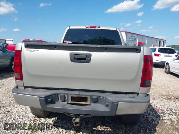 2007 GMC Sierra 1500 SLE2 z VIN 1GTEK19037Z549030, wystawiony jako IAAI lot #42489706 z przebiegiem 249 662 mil mil oraz . Historia ofert i sprzedaży dostępna na DreamBid. Obrazek 16.