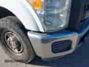 2013 Ford F-250 XL z VIN 1FT7X2A66DEB77864, wystawiony jako IAAI lot #41464637 z przebiegiem 289 428 mil mil oraz . Historia ofert i sprzedaży dostępna na DreamBid. Obrazek 17.