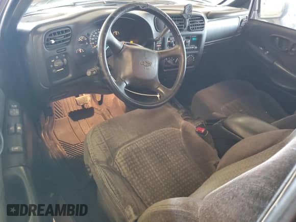1999 Chevrolet S-10 LS с VIN 1GCCS19XXX8132384, выставлен на аукционе Copart как лот 60298295 с пробегом 155 228 миль миль и Списание • Salvage title. История ставок и продаж доступна на DreamBid. Изображение 8.