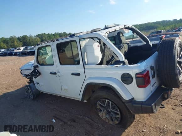 2025 Jeep Wrangler Sahara z VIN 1C4PJXEN4SW637207, wystawiony jako IAAI lot #43326480 z przebiegiem 5 222 mil mil oraz . Historia ofert i sprzedaży dostępna na DreamBid. Obrazek 14.