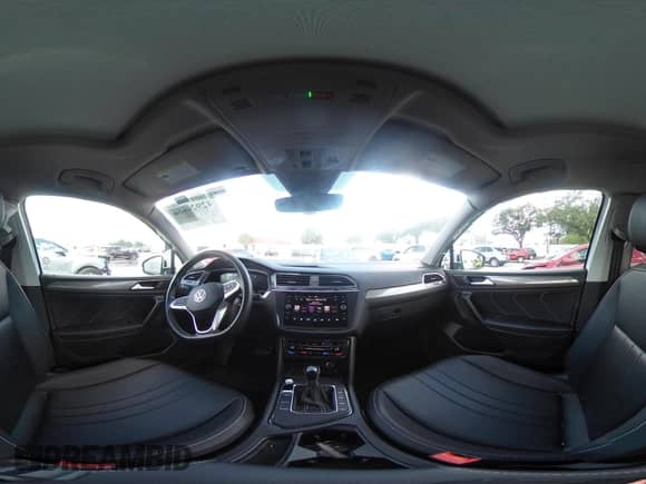 2024 Volkswagen Tiguan SE с VIN 3VVNB7AX1RM193856, выставлен на аукционе IAAI как лот 42920886 с пробегом 19 489 миль миль и . История ставок и продаж доступна на DreamBid. Изображение 18.