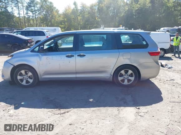 2015 Toyota Sienna L with VIN 5TDZK3DC0FS554362, listed as a IAAI auction lot 43345134 with 203,362 mi miles and . Bid and sale history available at DreamBid. Image 15.