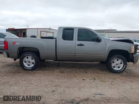 2009 Chevrolet Silverado 1500 LT with VIN 1GCEK29J99Z136854, listed as a IAAI auction lot 43404171 with 255,480 mi miles and . Bid and sale history available at DreamBid. Image 13.