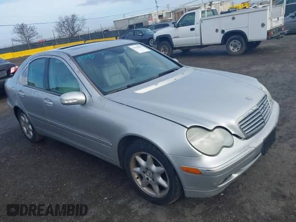 2004 Mercedes-Benz C 320 with VIN WDBRF64J74F481703, listed as a IAAI auction lot 41198886 with 221,437 mi miles and . Bid and sale history available at DreamBid. Image 1.
