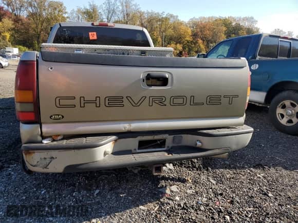 2000 Chevrolet Silverado 1500 LS с VIN 2GCEC19W3Y1396841, выставлен на аукционе Copart как лот 87105995 с пробегом Не указан миль и Списание • Salvage title. История ставок и продаж доступна на DreamBid. Изображение 6.