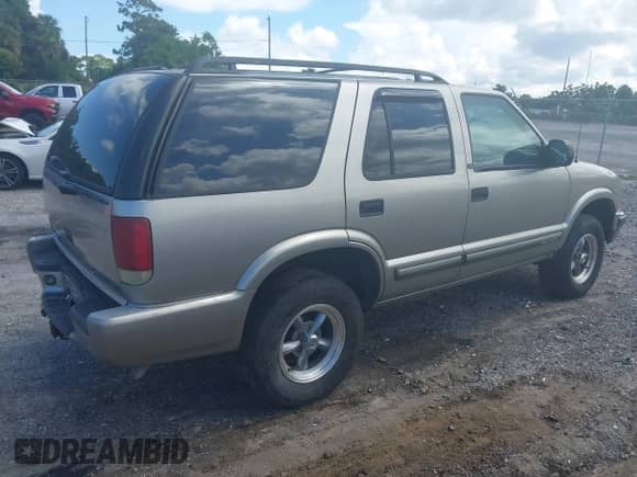 2001 Chevrolet Blazer LT с VIN 1GNCS13W012182616, выставлен на аукционе IAAI как лот 42689170 с пробегом Не указан миль и . История ставок и продаж доступна на DreamBid. Изображение 4.