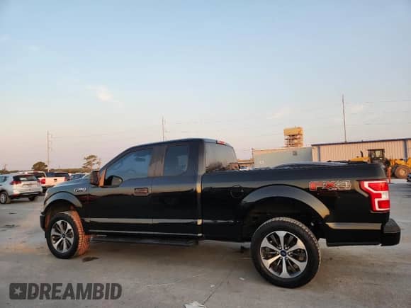 2020 Ford F-150 XL z VIN 1FTFX1E53LFA53471, wystawiony jako Copart lot #71716175 z przebiegiem 146 694 mil mil oraz Czysty tytuł • Clean title. Historia ofert i sprzedaży dostępna na DreamBid. Obrazek 2.