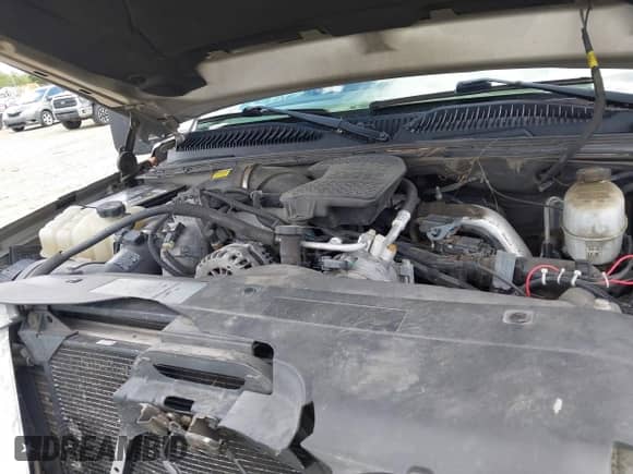 2006 Chevrolet Silverado 3500 SRW LT3 z VIN 1GCHK39D56E227054, wystawiony jako IAAI lot #42191838 z przebiegiem 249 939 mil mil oraz . Historia ofert i sprzedaży dostępna na DreamBid. Obrazek 10.