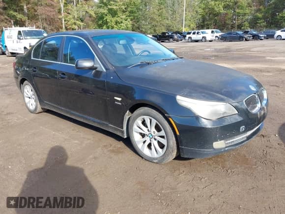 2009 BMW 5 Series 535i xDrive z VIN WBANV93559C132974, wystawiony jako IAAI lot #43411138 z przebiegiem 178 419 mil mil oraz . Historia ofert i sprzedaży dostępna na DreamBid. Obrazek 1.