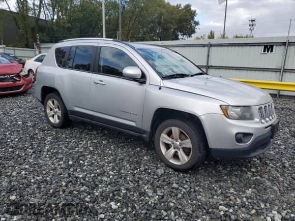 2014 Jeep Compass Latitude с VIN 1C4NJDEBXED530822, выставлен на аукционе Copart как лот 82692775 с пробегом Не указан миль и Чистый • Clean title. История ставок и продаж доступна на DreamBid. Изображение 4.