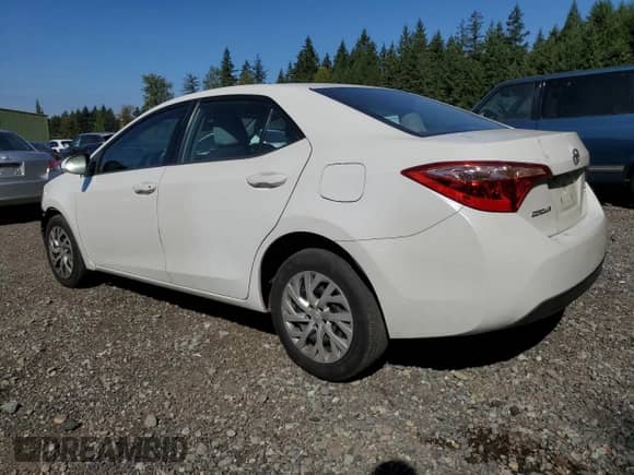 2019 Toyota Corolla L с VIN 5YFBURHE6KP923142, выставлен на аукционе Copart как лот 81446285 с пробегом 122 057 миль миль и Списание • Salvage title. История ставок и продаж доступна на DreamBid. Изображение 2.