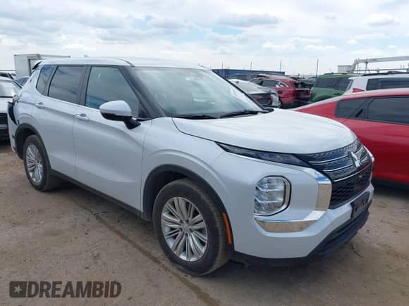 2024 Mitsubishi Outlander ES with VIN JA4J3UA88RZ012424, listed as a IAAI auction lot 43268094 with 33,505 mi miles and . Bid and sale history available at DreamBid. Image 1.