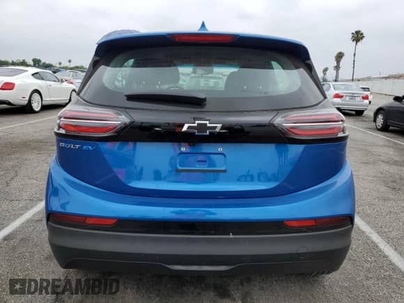 2023 Chevrolet Bolt EV 1LT z VIN 1G1FW6S07P4111164, wystawiony jako Copart lot #55976743 z przebiegiem 4 937 mil mil oraz . Historia ofert i sprzedaży dostępna na DreamBid. Obrazek 6.