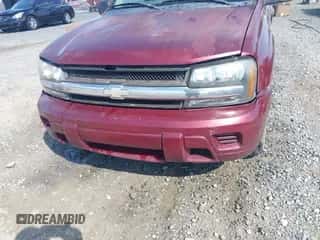 2005 Chevrolet TrailBlazer LT z VIN 1GNDS13S952158533, wystawiony jako IAAI lot #43292361 z przebiegiem 327 258 mil mil oraz . Historia ofert i sprzedaży dostępna na DreamBid. Obrazek 6.