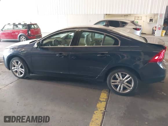 2013 Volvo S60 T5 с VIN YV1612FH9D2184973, выставлен на аукционе IAAI как лот 43136800 с пробегом 106 699 миль миль и . История ставок и продаж доступна на DreamBid. Изображение 14.