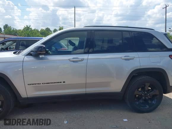 2023 Jeep Grand Cherokee Laredo с VIN 1C4RJHAG7PC581181, выставлен на аукционе IAAI как лот 42972704 с пробегом 63 939 миль миль и . История ставок и продаж доступна на DreamBid. Изображение 15.