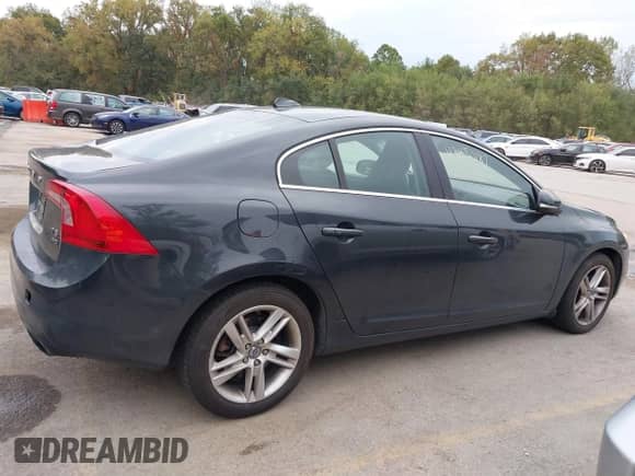 2015 Volvo S60 T5 Premier с VIN YV1612TBXF1309990, выставлен на аукционе IAAI как лот 43453287 с пробегом 135 089 миль миль и . История ставок и продаж доступна на DreamBid. Изображение 13.