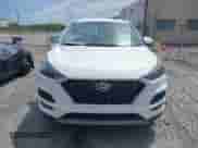2019 Hyundai Tucson Sport z VIN KM8J33AL5KU066119, wystawiony jako IAAI lot #42041651 z przebiegiem 60 281 mil mil oraz . Historia ofert i sprzedaży dostępna na DreamBid. Obrazek 12.