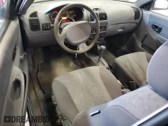 2005 Hyundai Accent GLS z VIN KMHCG35C95U327960, wystawiony jako Copart lot #77151314 z przebiegiem 101 556 mil mil oraz Czysty tytuł • Clean title. Historia ofert i sprzedaży dostępna na DreamBid. Obrazek 8.