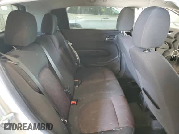 2020 Chevrolet Sonic LT z VIN 1G1JD6SB9L4132285, wystawiony jako Copart lot #60682595 z przebiegiem 73 042 mil mil oraz Szkoda całkowita • Salvage title. Historia ofert i sprzedaży dostępna na DreamBid. Obrazek 11.