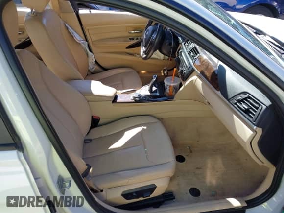 2014 BMW 3 Series 328i xDrive с VIN WBA3B5G58ENS10035, выставлен на аукционе IAAI как лот 43357042 с пробегом 131 876 миль миль и . История ставок и продаж доступна на DreamBid. Изображение 5.