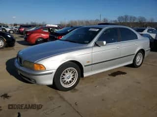 1999 BMW 5 Series 528i с VIN WBADM6331XBY22302, выставлен на аукционе Copart как лот 43232585 с пробегом 196 519 миль миль и Чистый • Clean title. История ставок и продаж доступна на DreamBid. Изображение 1.