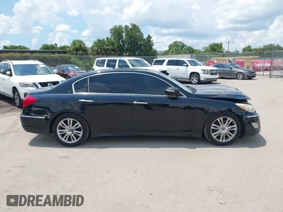 2014 Hyundai Genesis 3.8L с VIN KMHGC4DD2EU264763, выставлен на аукционе IAAI как лот 42813508 с пробегом 181 940 миль миль и . История ставок и продаж доступна на DreamBid. Изображение 13.