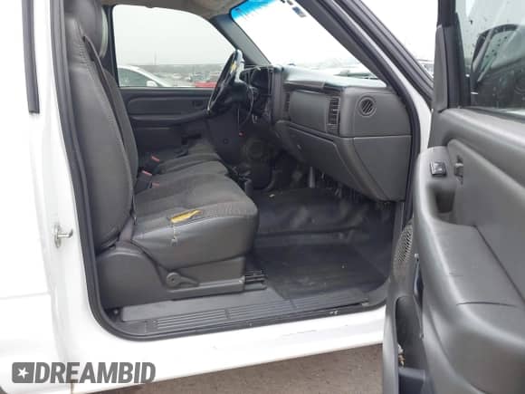 2006 Chevrolet Silverado 2500HD Work Truck z VIN 1GCHC24U06E289959, wystawiony jako IAAI lot #41517741 z przebiegiem 420 852 mil mil oraz . Historia ofert i sprzedaży dostępna na DreamBid. Obrazek 5.