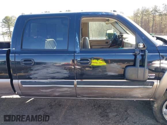 2005 Chevrolet Silverado 2500HD LT with VIN 1GCHK23265F847230, listed as a IAAI auction lot 41829914 with 233,991 mi miles and . Bid and sale history available at DreamBid. Image 14.