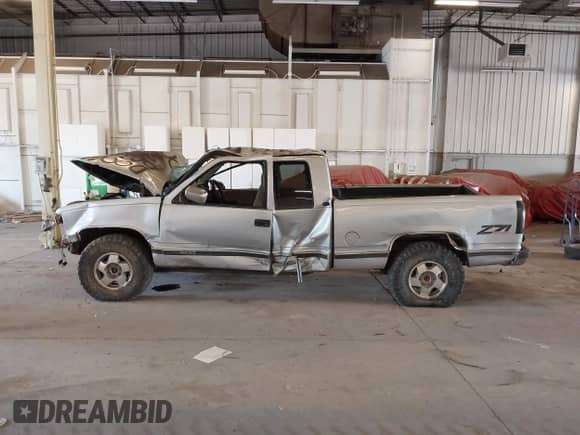 1994 GMC Sierra 1500 z VIN 2GTEK19K6R1571262, wystawiony jako IAAI lot #42183695 z przebiegiem 198 872 mil mil oraz . Historia ofert i sprzedaży dostępna na DreamBid. Obrazek 14.