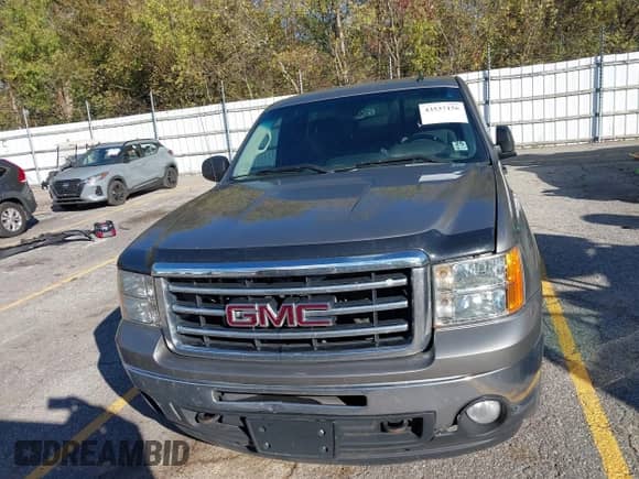 2013 GMC Sierra 1500 SLE z VIN 1GTN2VE08DZ118952, wystawiony jako IAAI lot #43537156 z przebiegiem 338 901 mil mil oraz . Historia ofert i sprzedaży dostępna na DreamBid. Obrazek 12.