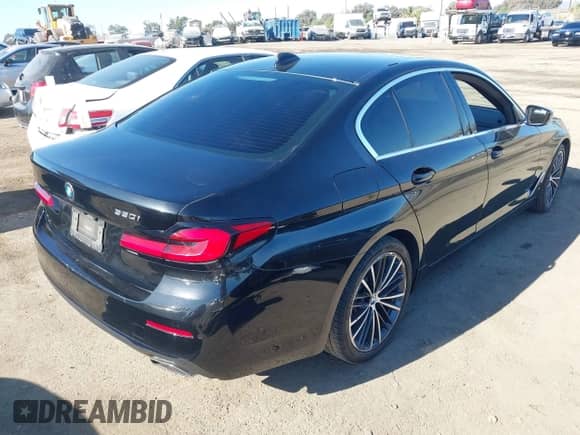 2021 BMW 5 Series 530i with VIN WBA53BH05MCF75051, listed as a IAAI auction lot 41336049 with 71,933 mi miles and . Bid and sale history available at DreamBid. Image 4.