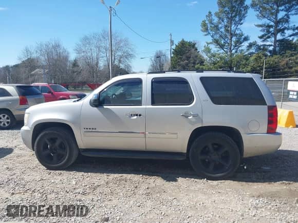 2010 Chevrolet Tahoe LTZ с VIN 1GNUCCE05AR176503, выставлен на аукционе IAAI как лот 41681116 с пробегом 6 миль миль и . История ставок и продаж доступна на DreamBid. Изображение 14.
