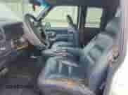 1996 GMC Sierra 1500 z VIN 2GTEC19R8T1536627, wystawiony jako Copart lot #80315045 z przebiegiem 159 514 mil mil oraz Czysty tytuł • Clean title. Historia ofert i sprzedaży dostępna na DreamBid. Obrazek 7.