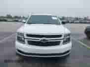 2019 Chevrolet Tahoe LS z VIN 1GNSCAKC1KR119209, wystawiony jako IAAI lot #41405837 z przebiegiem 102 300 mil mil oraz . Historia ofert i sprzedaży dostępna na DreamBid. Obrazek 6.