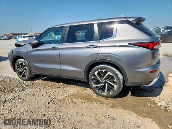 2023 Mitsubishi Outlander SE z VIN JA4J3UA81PZ057833, wystawiony jako Copart lot #68047125 z przebiegiem 32 599 mil mil oraz Szkoda całkowita • Salvage title. Historia ofert i sprzedaży dostępna na DreamBid. Obrazek 2.