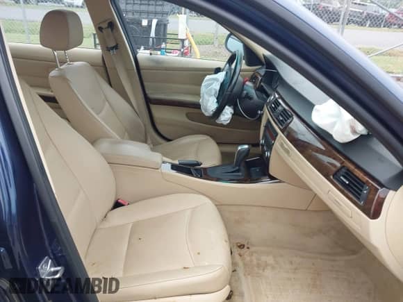 2011 BMW 3 Series 328i xDrive z VIN WBAPK7C50BA820761, wystawiony jako IAAI lot #43340765 z przebiegiem 169 465 mil mil oraz . Historia ofert i sprzedaży dostępna na DreamBid. Obrazek 5.