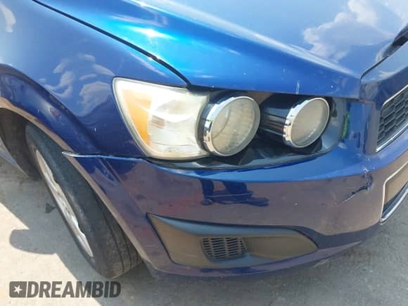 2014 Chevrolet Sonic LS z VIN 1G1JB6SH7E4225657, wystawiony jako IAAI lot #42708767 z przebiegiem 60 209 mil mil oraz . Historia ofert i sprzedaży dostępna na DreamBid. Obrazek 12.