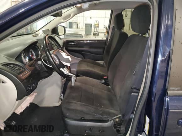 2013 Dodge Grand Caravan SE with VIN 2C4RDGBG4DR549310, listed as a Copart auction lot 82528235 with 189,157 mi miles and Salvage title. Bid and sale history available at DreamBid. Image 7.